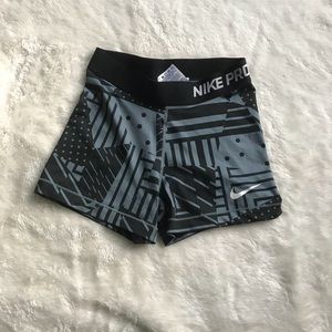 ⚜️NIKE PRO PATTERN BLACK GREY COMPRESSION SHORTS⚜️